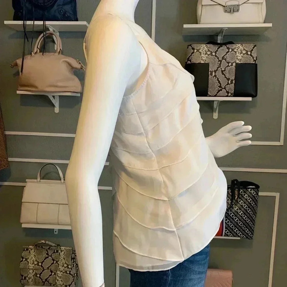 White House/Black Market - Picture 6 of 10